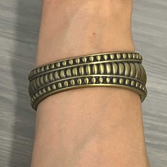 Vintage Gold Hinged Bangle Bracelet with Scalloped Design, Boho - Picture 2 of 6